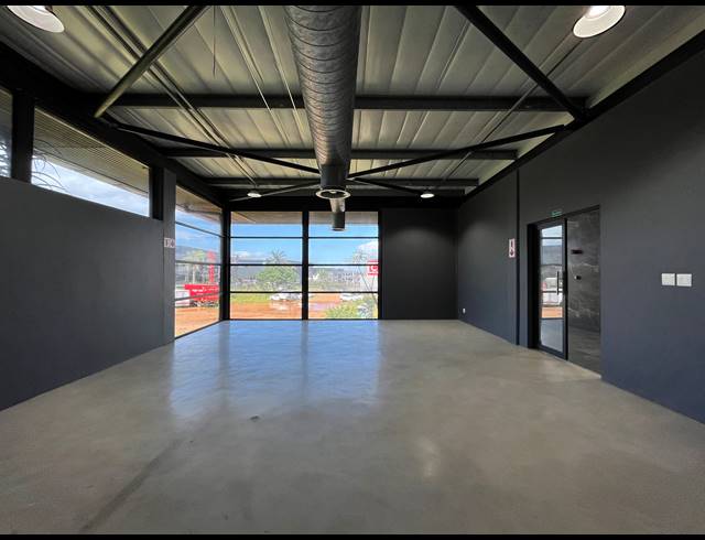 425M² SHOWROOM TO LET IN BALLITO DISTRICT